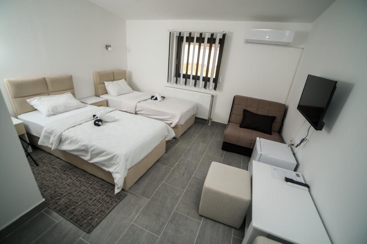 Prenociste Adria Aparthotel Vranje Bagian luar foto