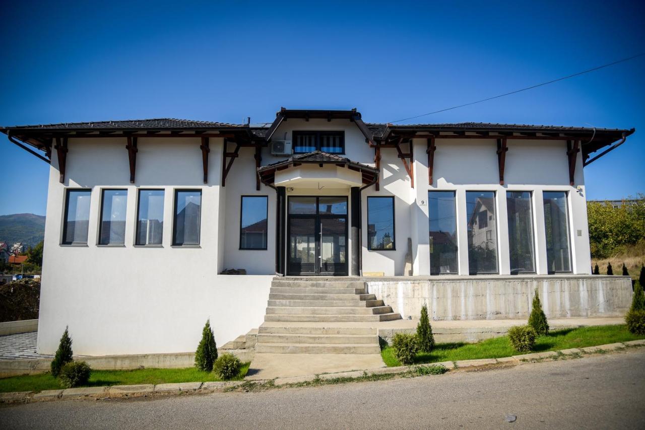 Prenociste Adria Aparthotel Vranje Bagian luar foto