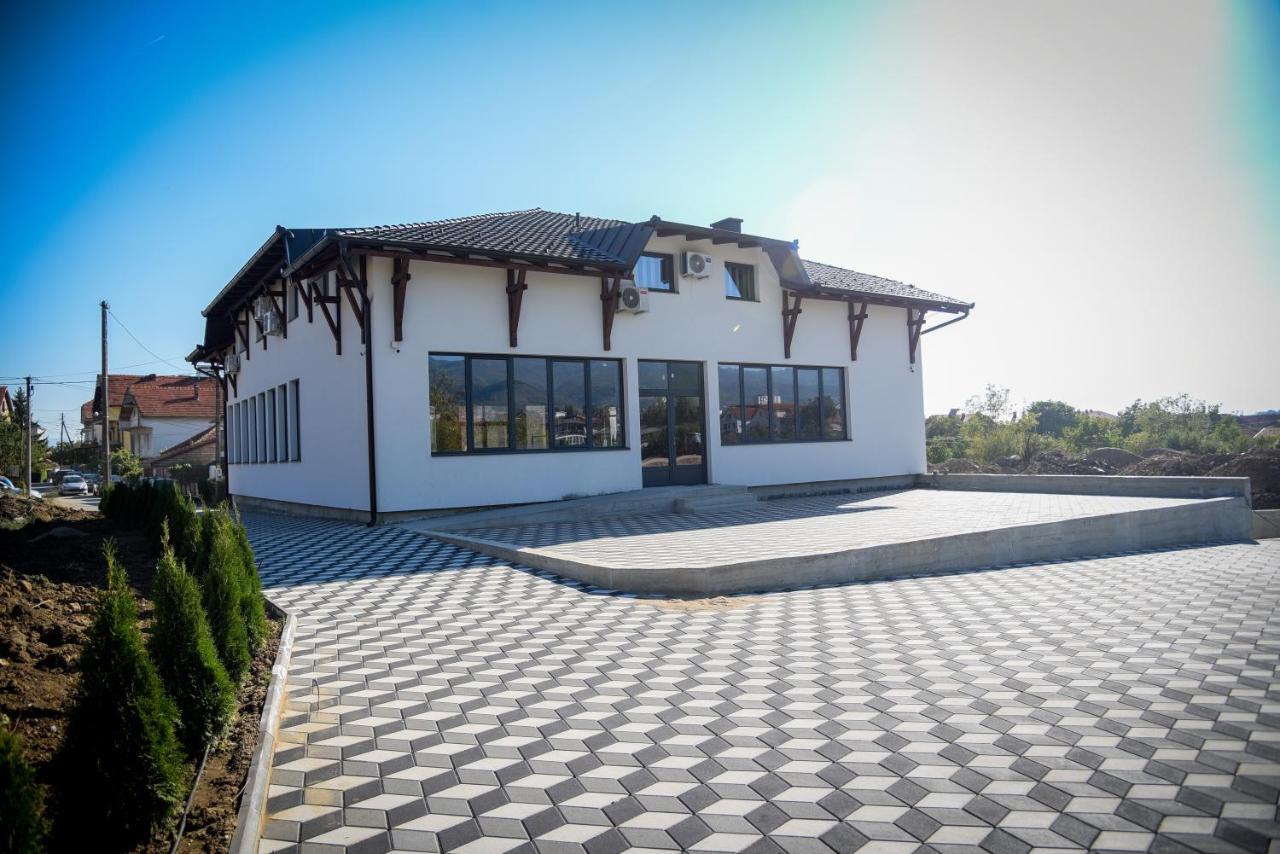 Prenociste Adria Aparthotel Vranje Bagian luar foto