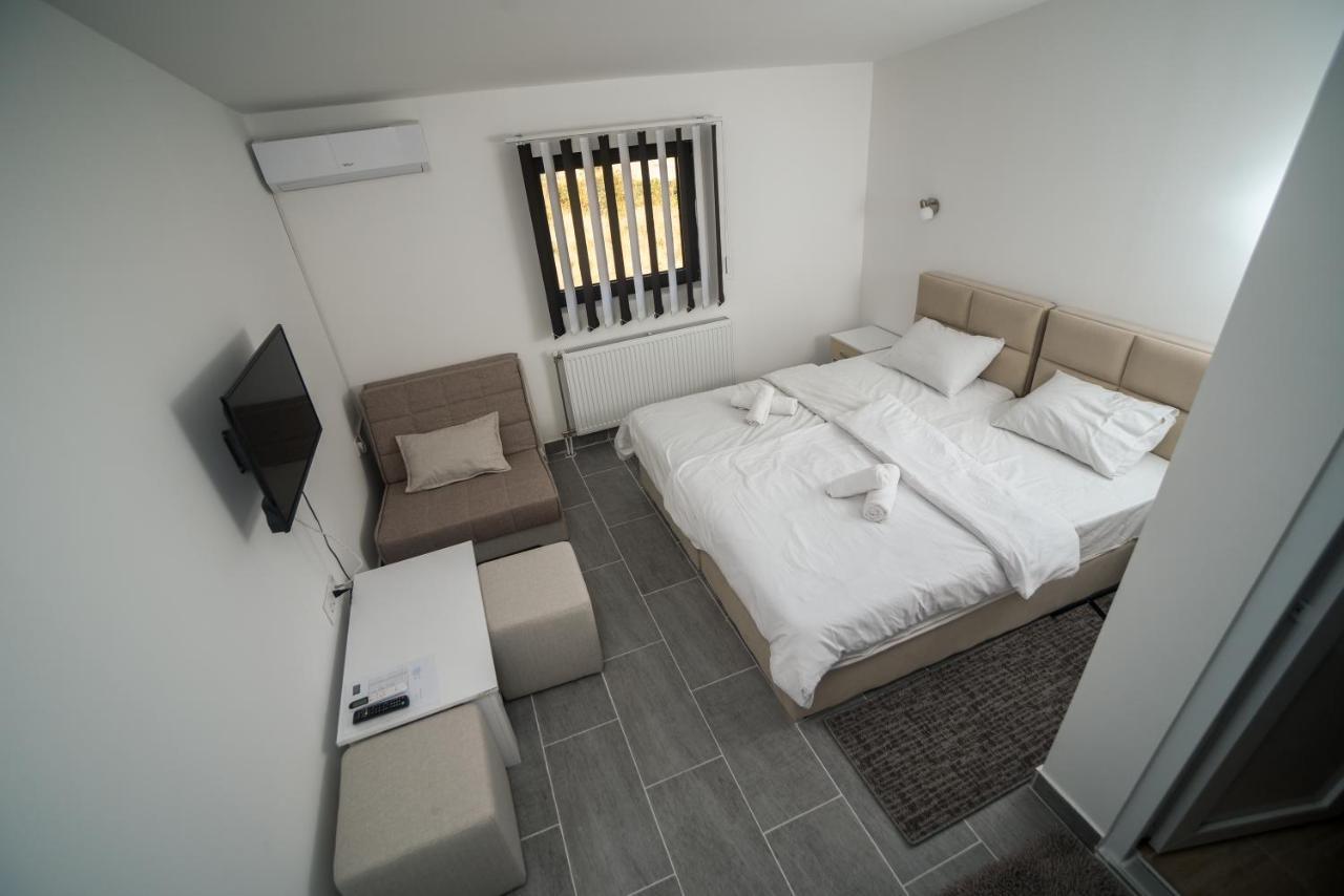 Prenociste Adria Aparthotel Vranje Bagian luar foto