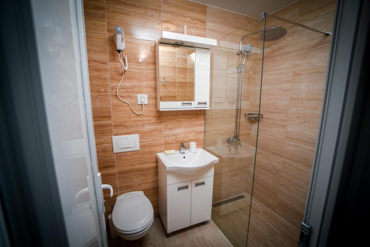 Prenociste Adria Aparthotel Vranje Bagian luar foto