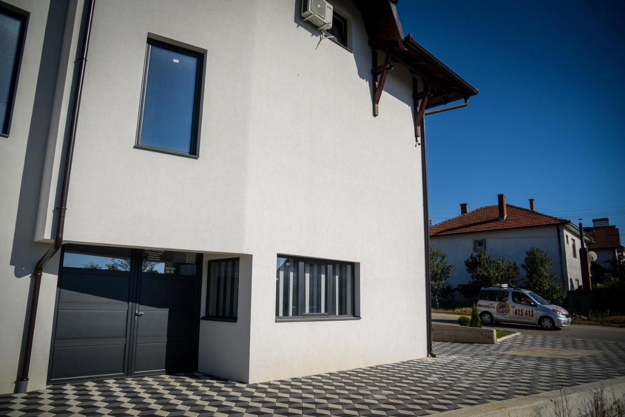Prenociste Adria Aparthotel Vranje Bagian luar foto