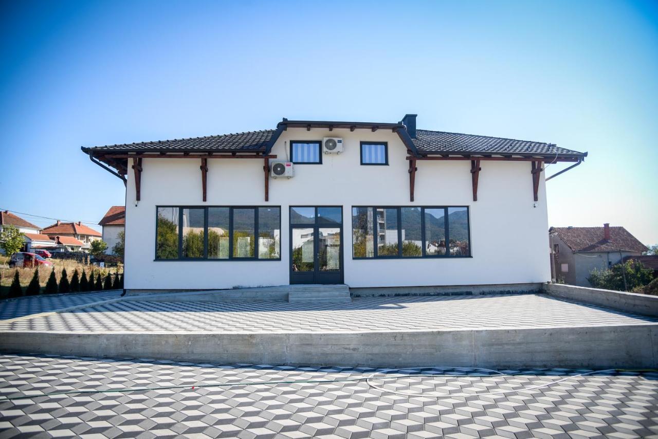 Prenociste Adria Aparthotel Vranje Bagian luar foto