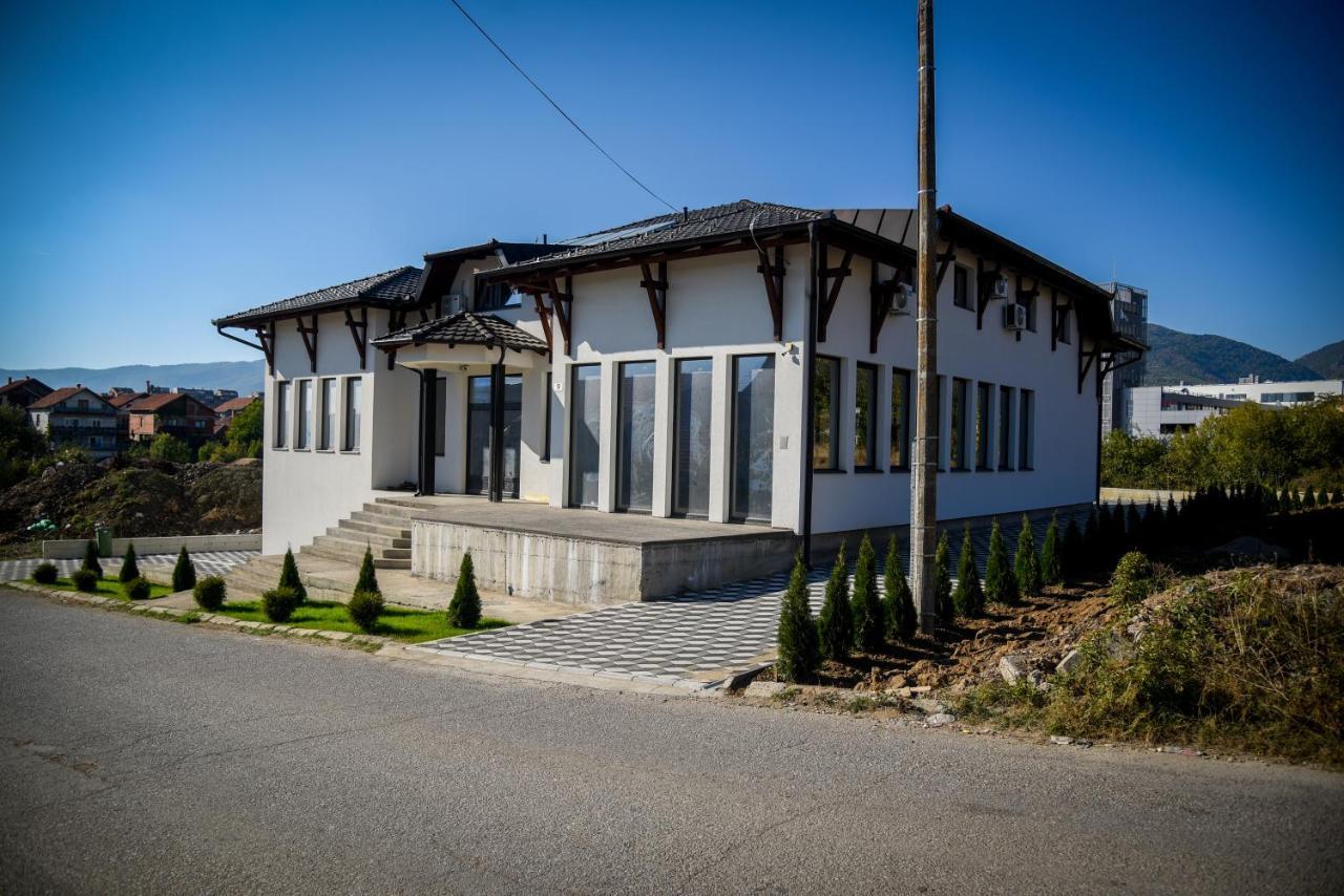 Prenociste Adria Aparthotel Vranje Bagian luar foto