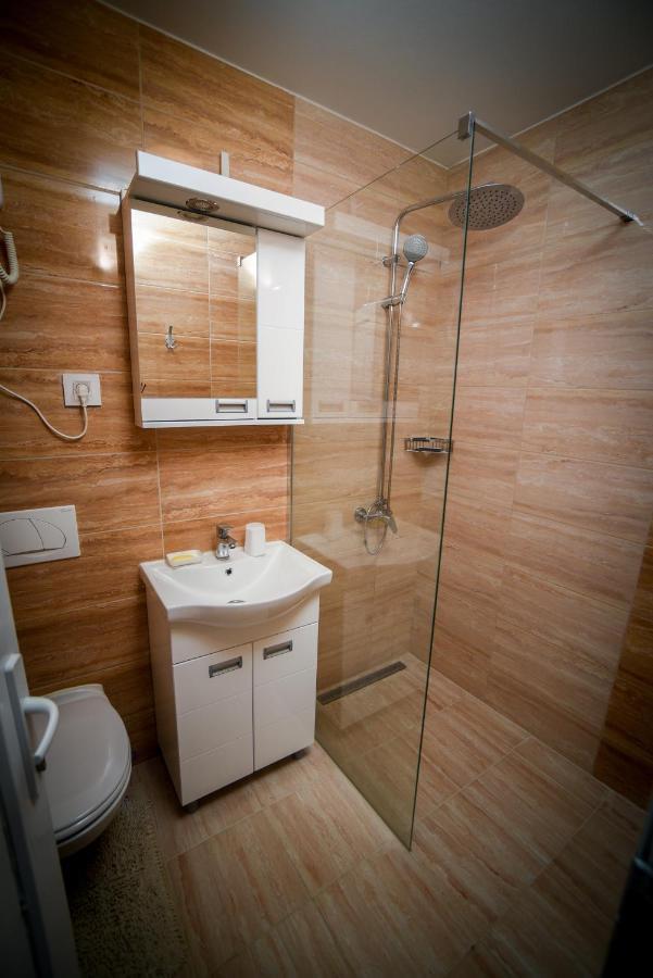 Prenociste Adria Aparthotel Vranje Bagian luar foto