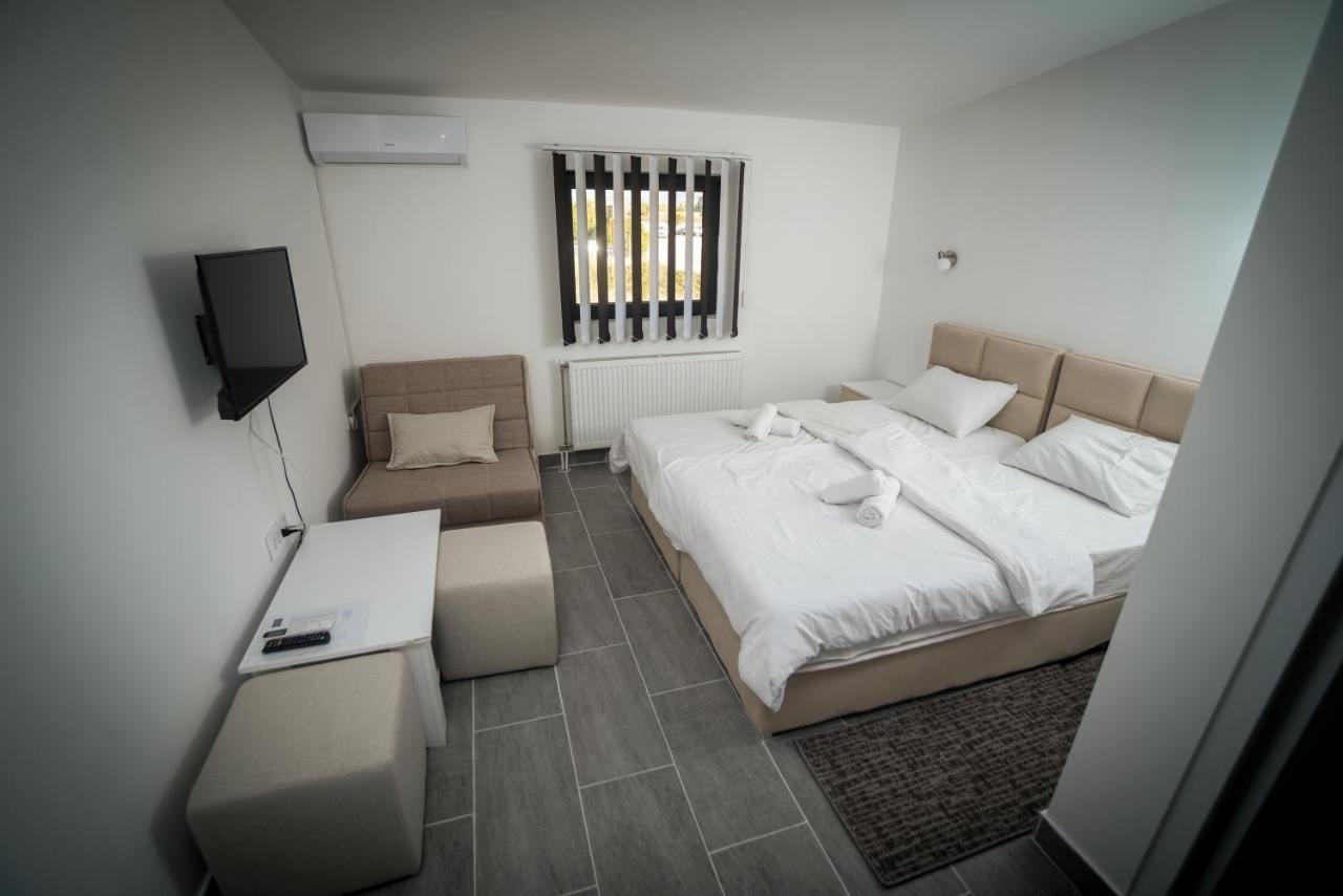 Prenociste Adria Aparthotel Vranje Bagian luar foto