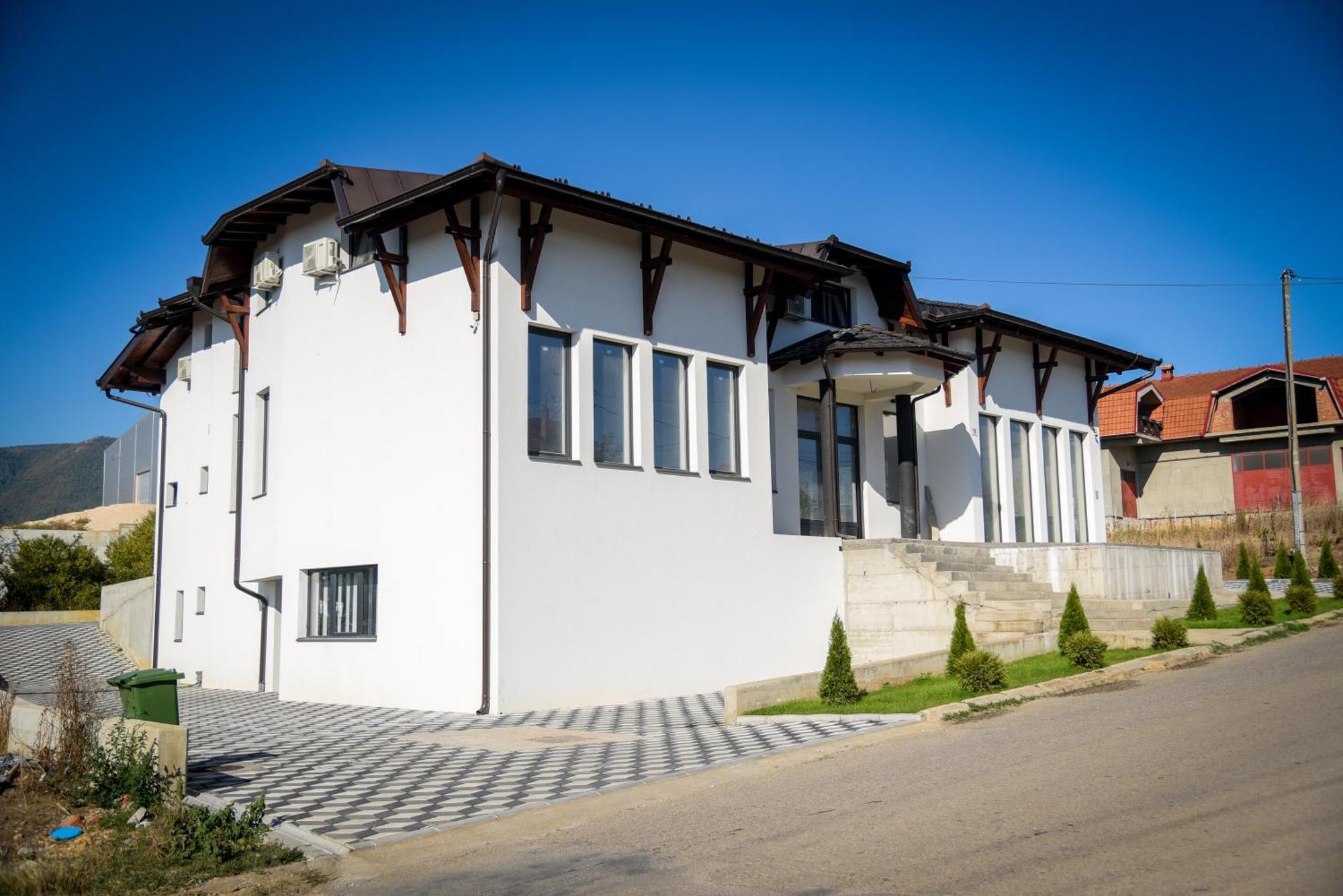 Prenociste Adria Aparthotel Vranje Bagian luar foto